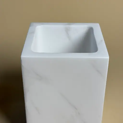 Pot à poser carré en marbre blanc.webp