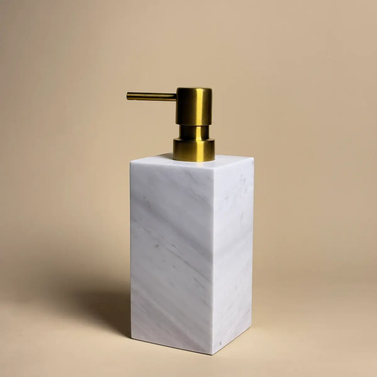 Ensemble d'Accessoires Salle de Bain Carré, Petra , Marbre Blanc Véritable, Pompe Dorée Brossée