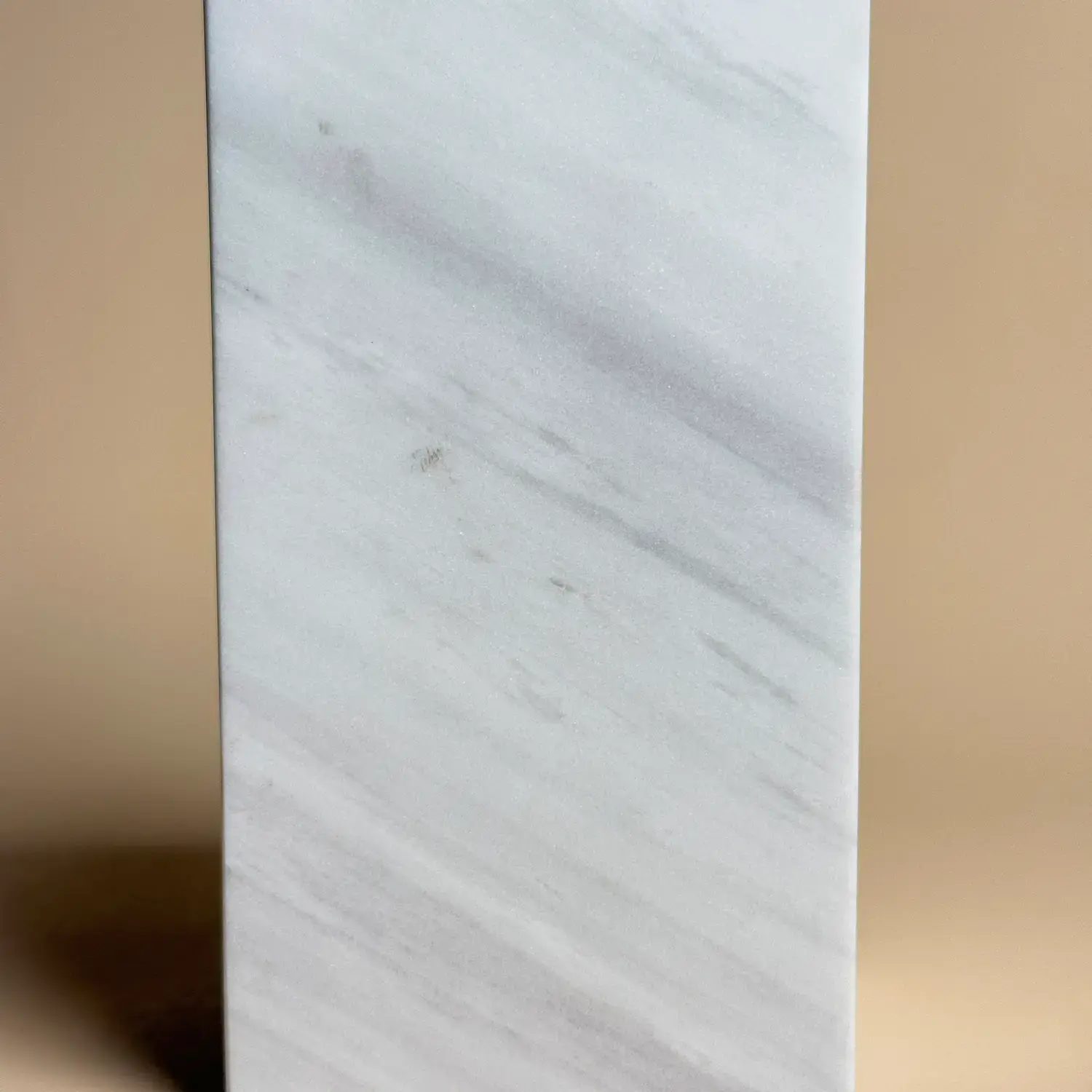 Distributeur de savon carré, marbre blanc & Pompe Dorée