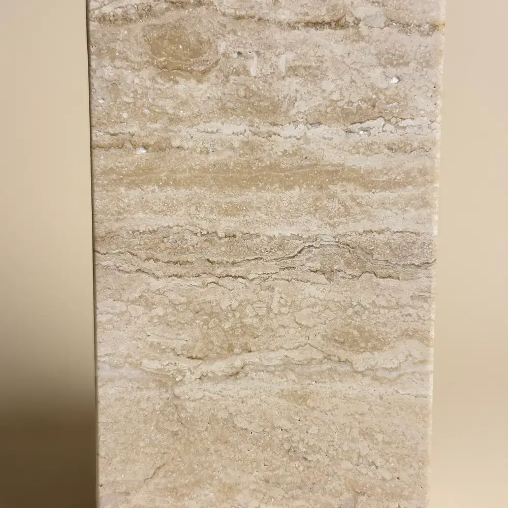 Distributeur de savon carré en travertin beige & Pompe Chromée