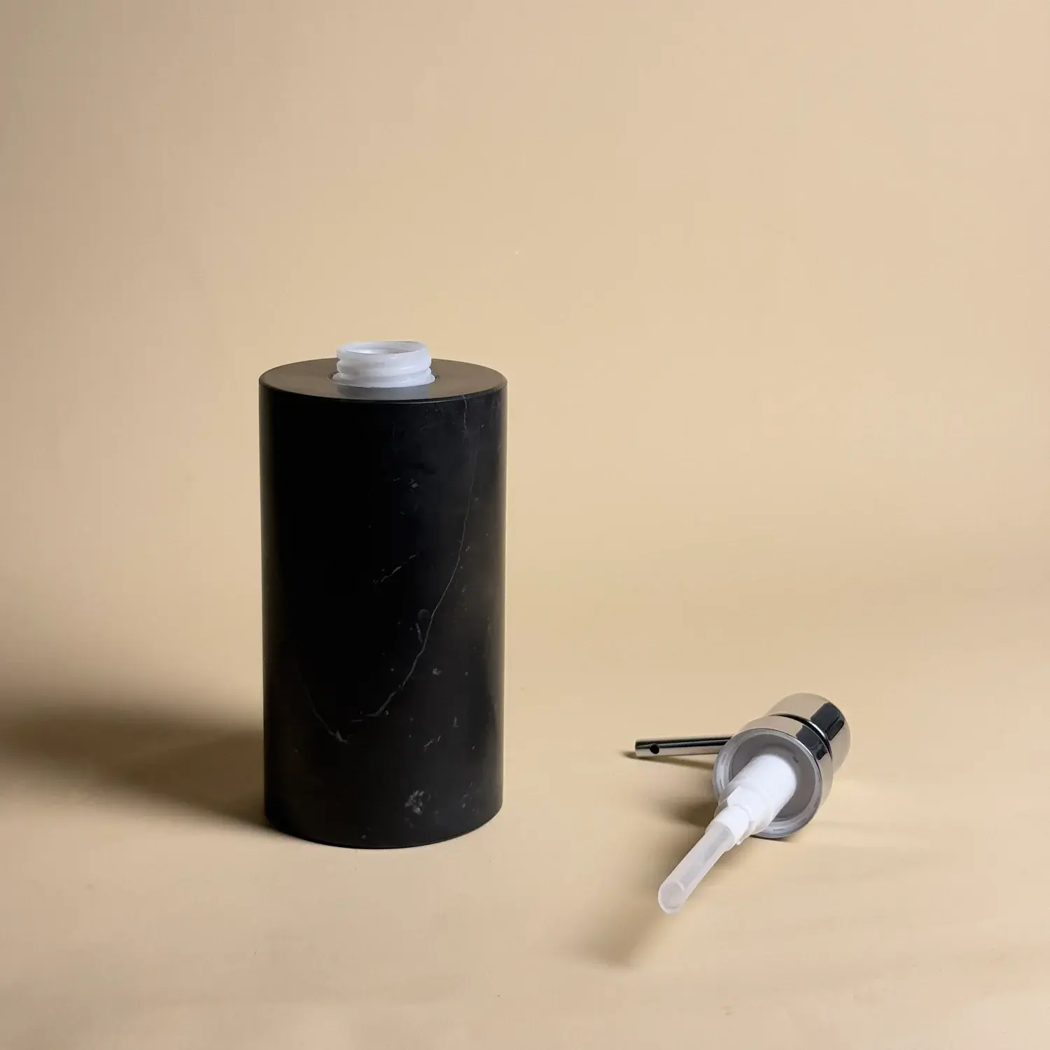 Distributeur Savon Marbre Noir Rond , Pompe Chromée