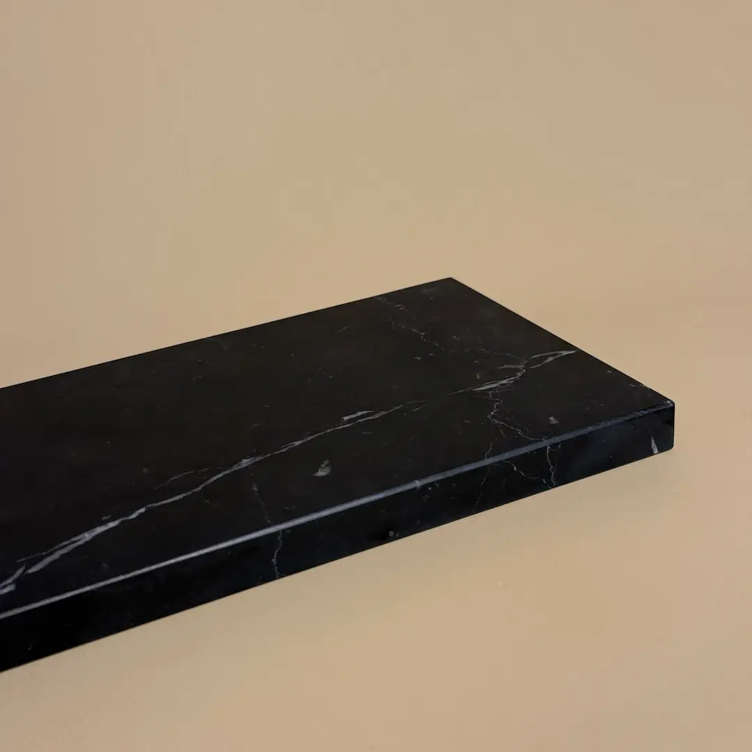 Plateau à poser, marbre véritable nero marquina, Petra 