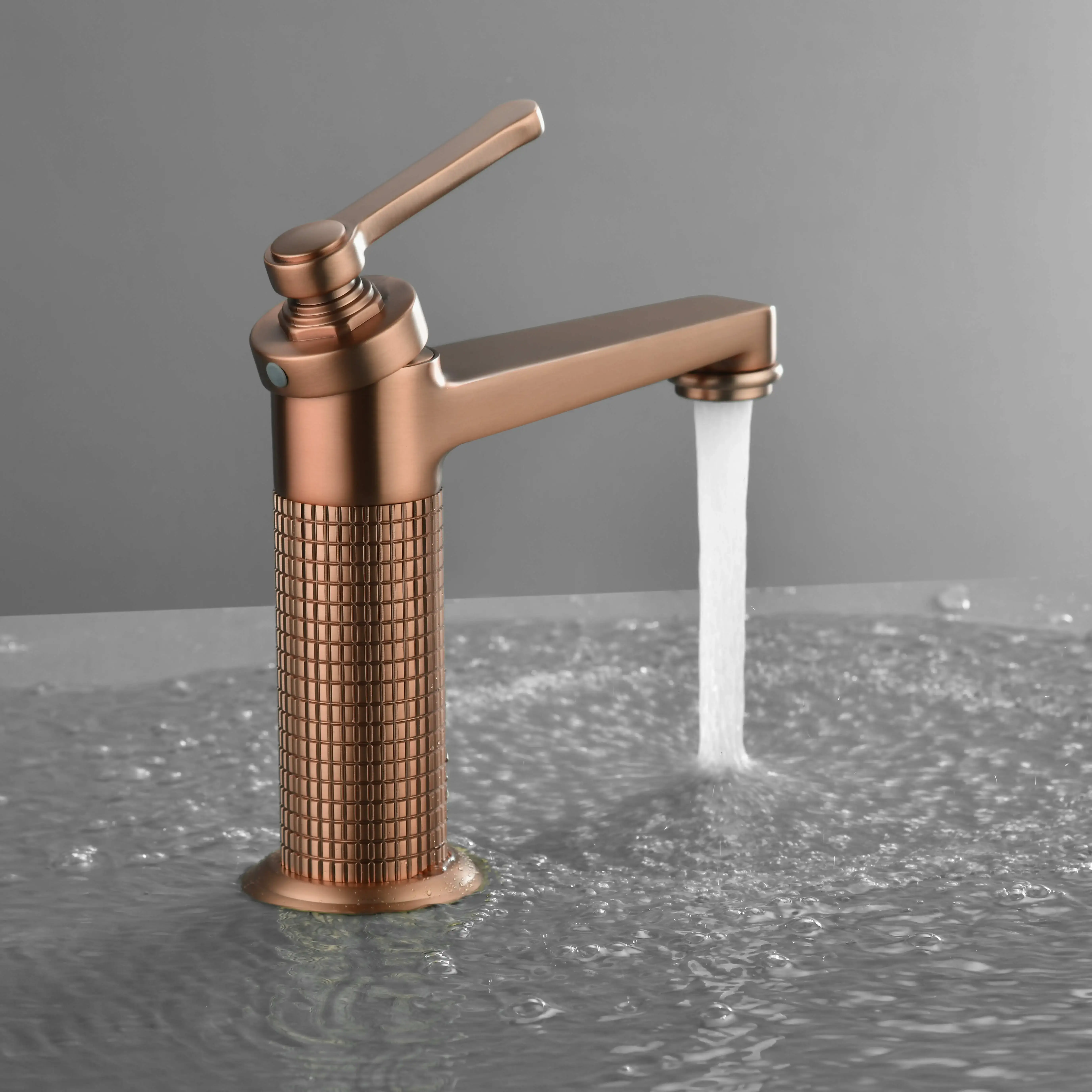 Mitigeur lavabo cannelé, doré rose brossé, César 1