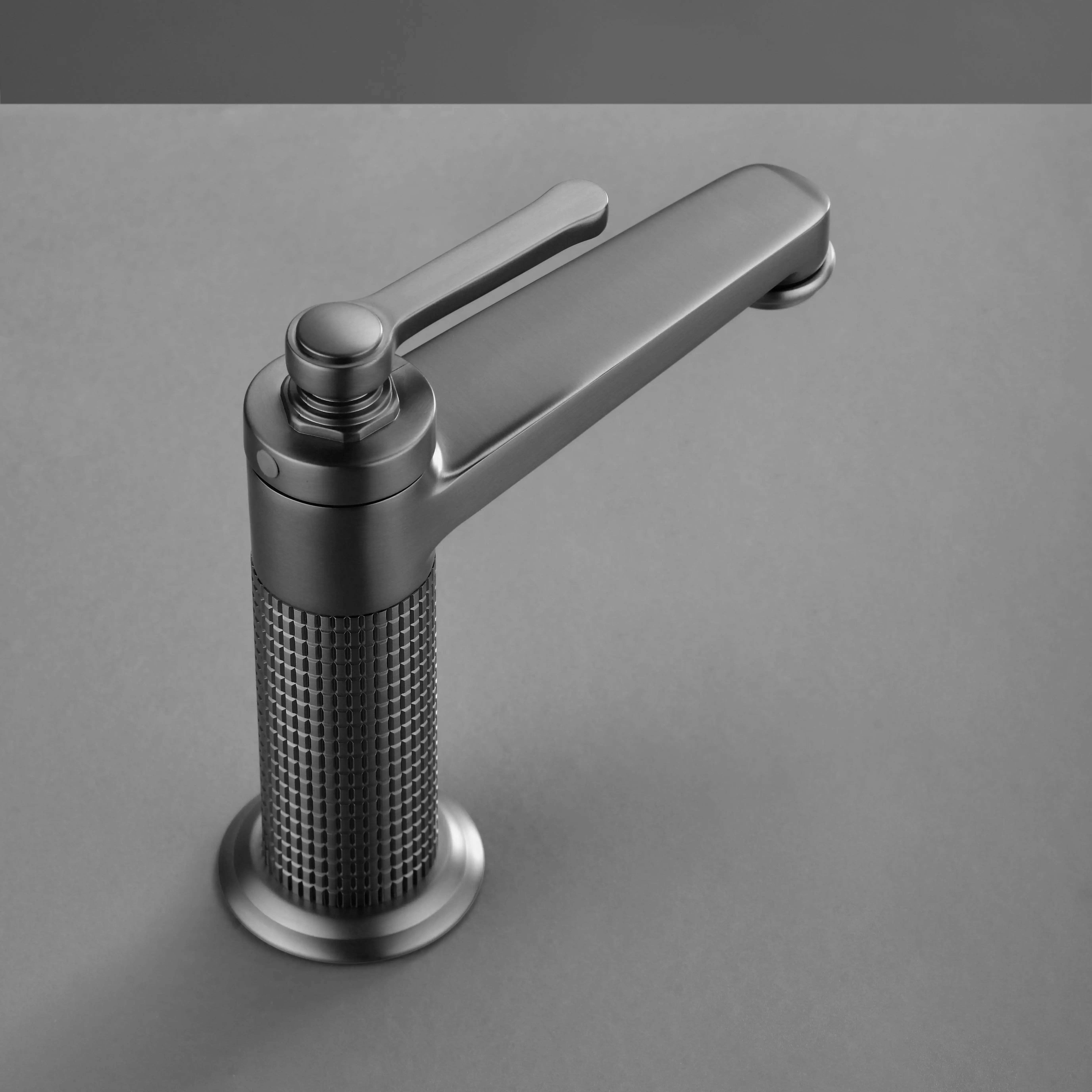 Mitigeur lavabo cannelé, gun métal, César 1   