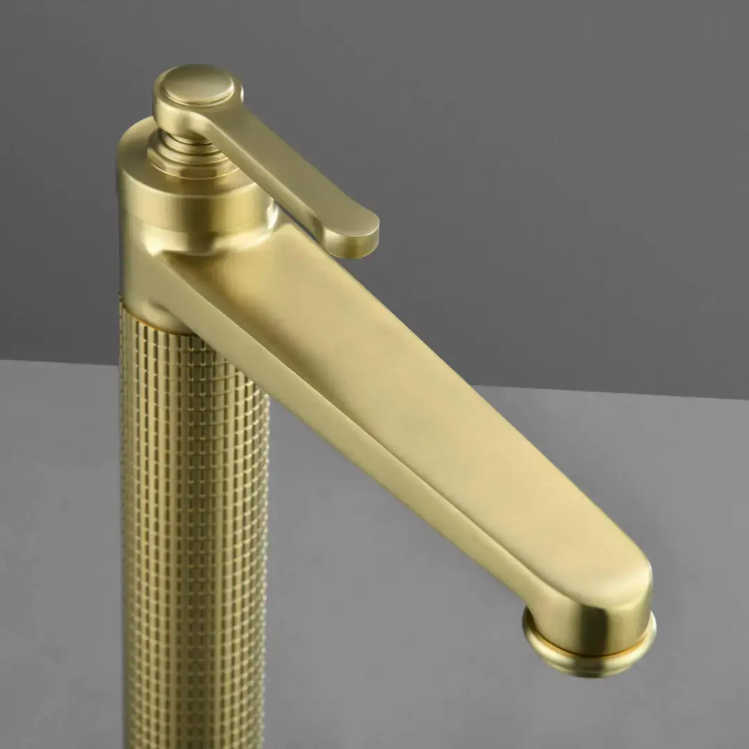 Mitigeur lavabo surélevé cannelé, doré brossé, César 1  