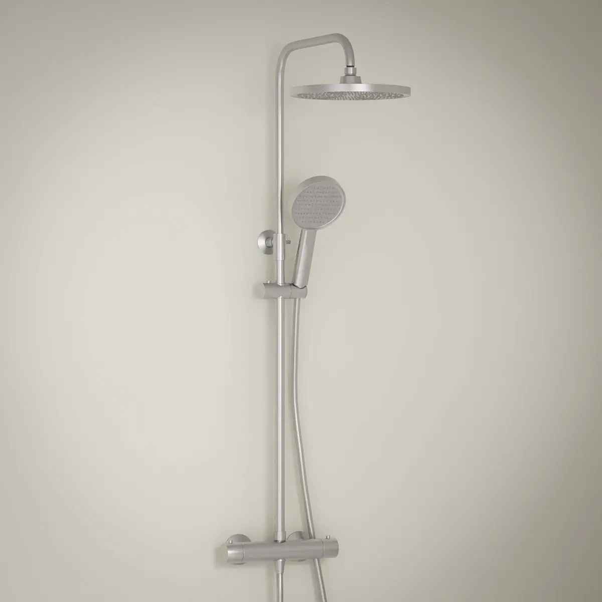 Colonne de douche thermostatique Madeleine en finition PVD silver white avec pommeau de douche rond et épuré.