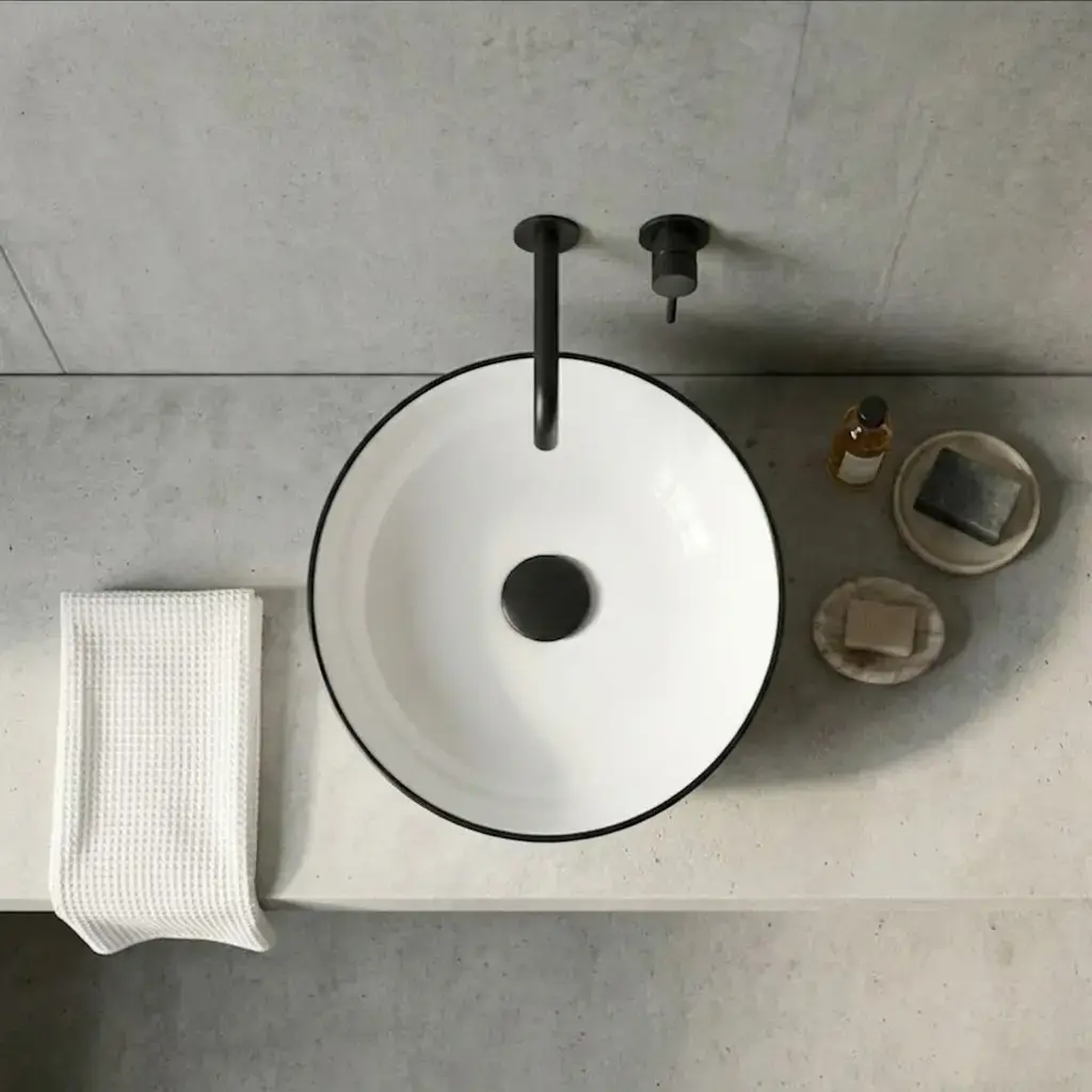 Vasque à poser 41 x 37 cm ronde, céramique, Blanc avec liseré noir, made in France, Fil