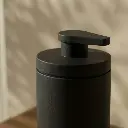 Distributeur de savon à poser noir mat, Infinity Flow (1).webp