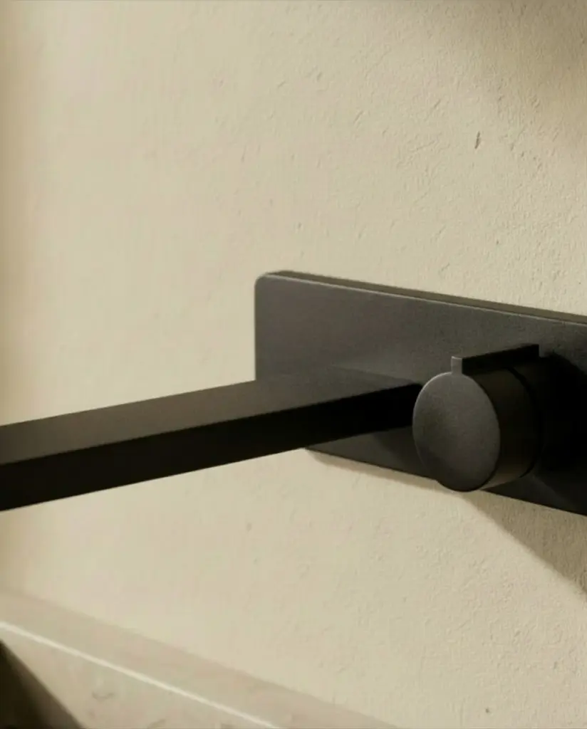 Robinet mitigeur lavabo mural encastré noir mat, Carrousel.webp