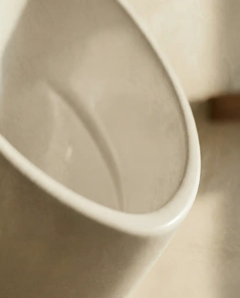 Urinoir mural focus.webp