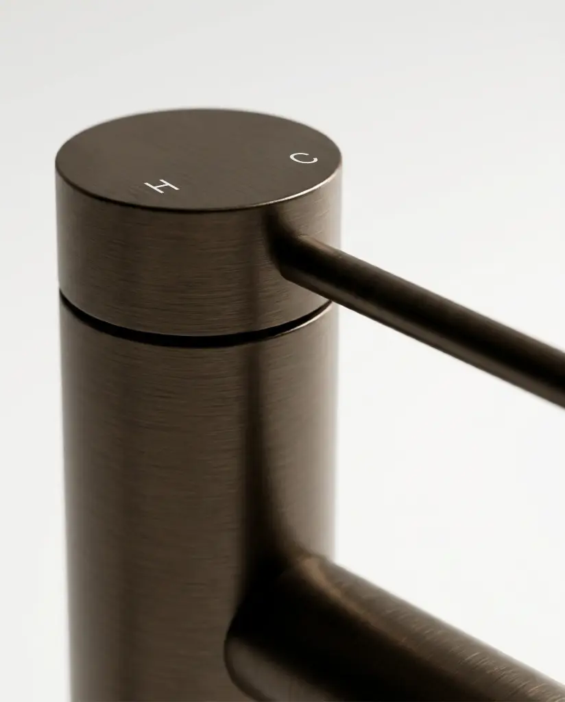robinet-madeleine-bidet-café-brossé-3.webp