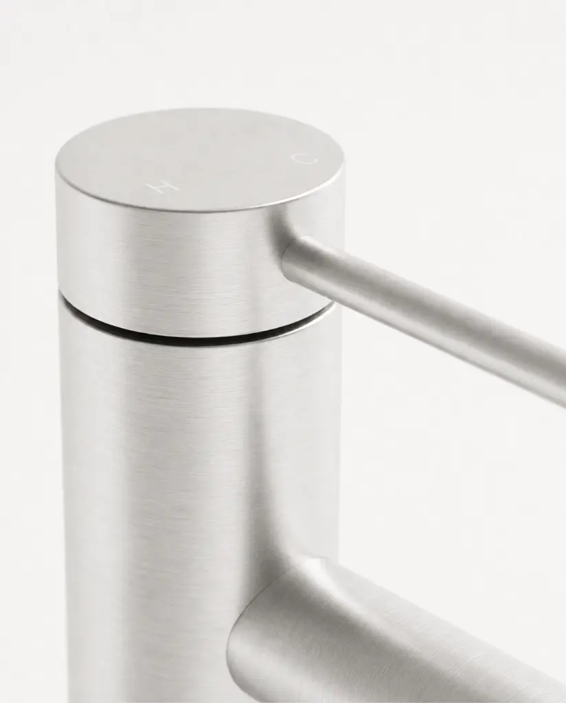 robinet-madeleine-haut-silverwhite-brossé-3.webp