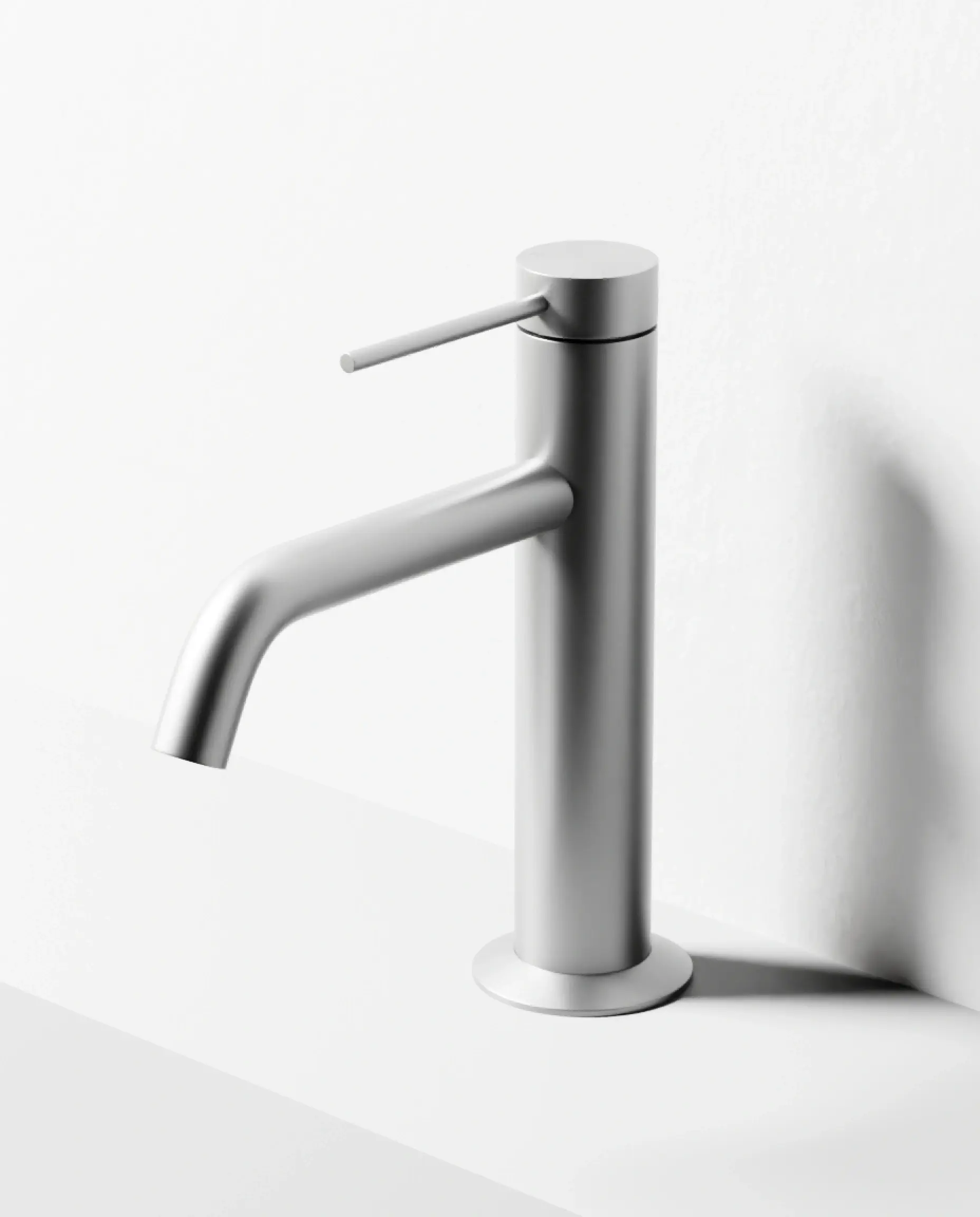 Mitigeur de lavabo contemporain Madeleine en finition Silver White brossé avec poignée manette fine.