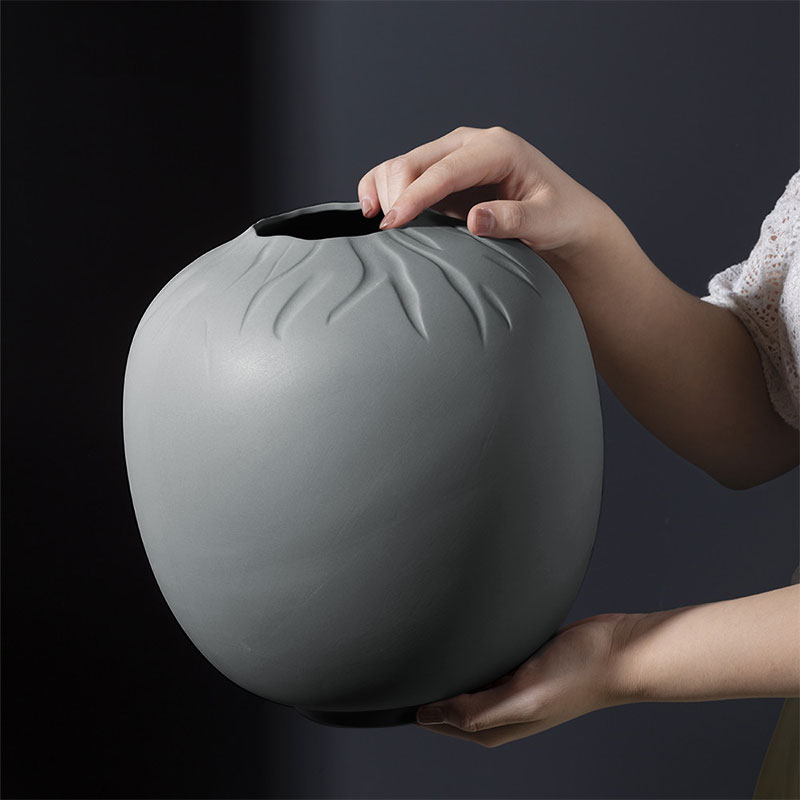 Vase en porcelaine, Gris