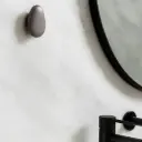 Patère murale galet, finition Gris ciment, T15