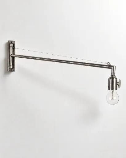 Applique industrielle 120 cm et ampoule ronde transparente