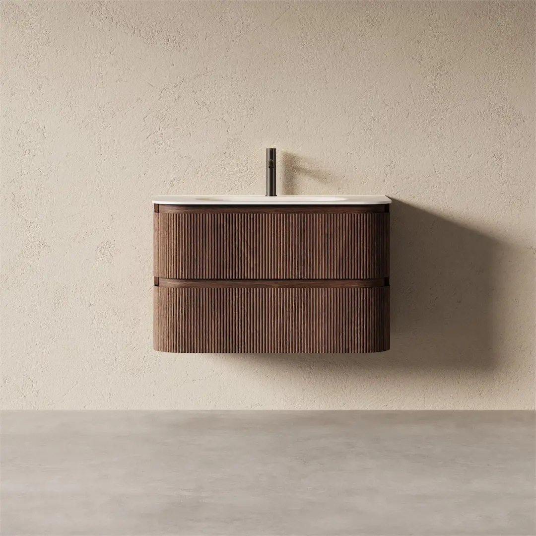 Meuble vasque suspendu Alix 90 cm, finition noyer foncé cannelé avec plan vasque arrondi en résine blanc mat.