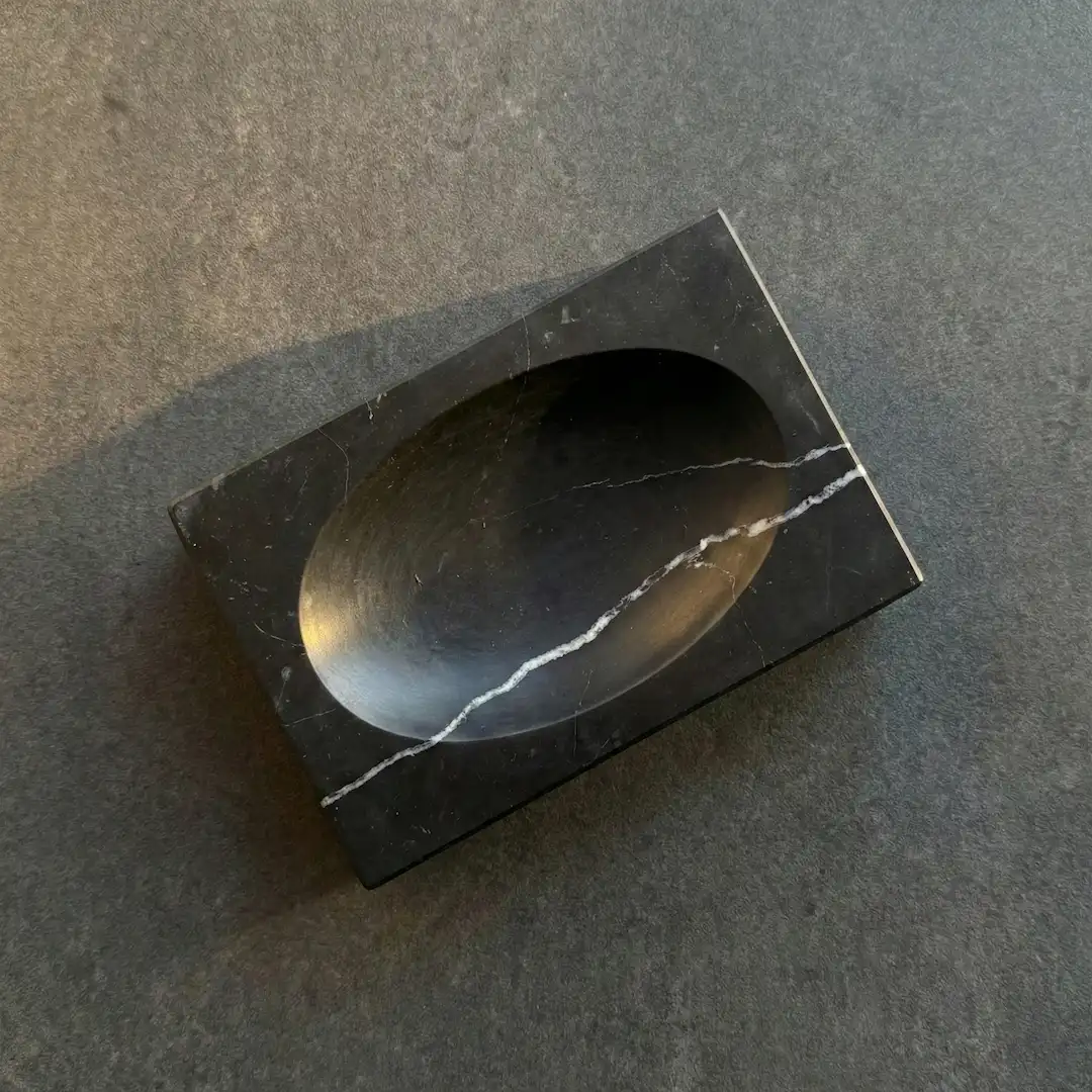 Porte Savon à poser, marbre véritable nero marquina