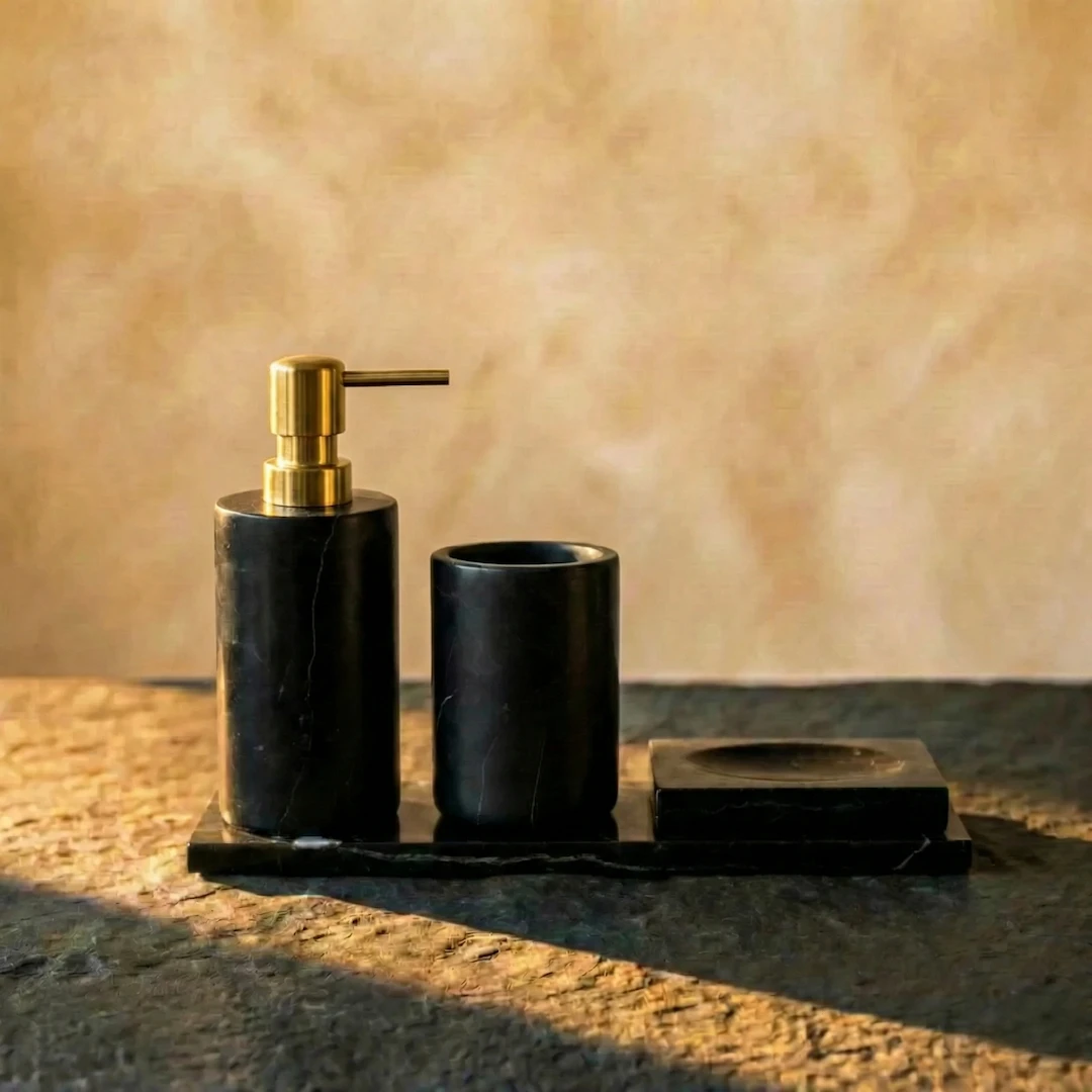 Ensemble d'accessoires Salle de Bain rond , Petra , Marbre Nero Marquina, Pompe Dorée Brossée