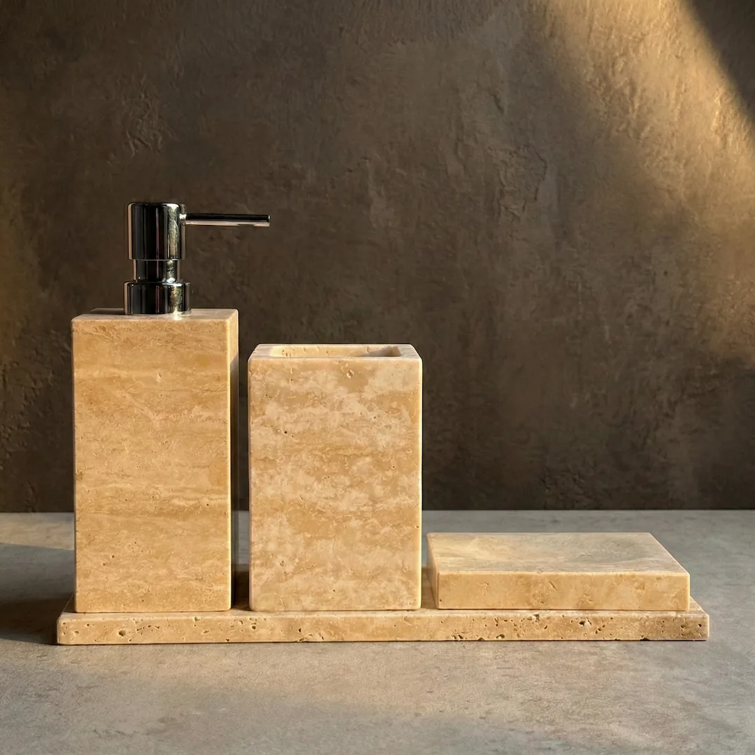 Ensemble Accessoires Salle de Bain Carré, Petra , Travertin Beige, Pompe Chromée 