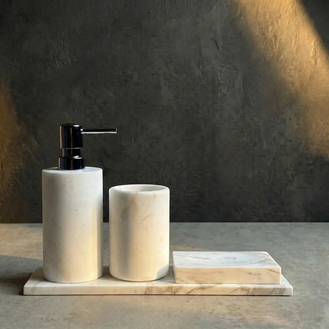 Ensemble d'Accessoires Salle de Bain Rond , Petra , Marbre Blanc Véritable, Pompe Chromée