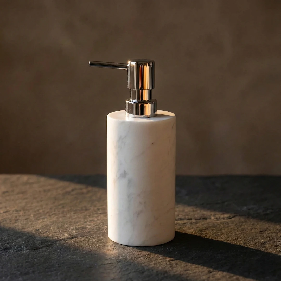 Distributeur de savon rond, marbre blanc & Pompe Chromée