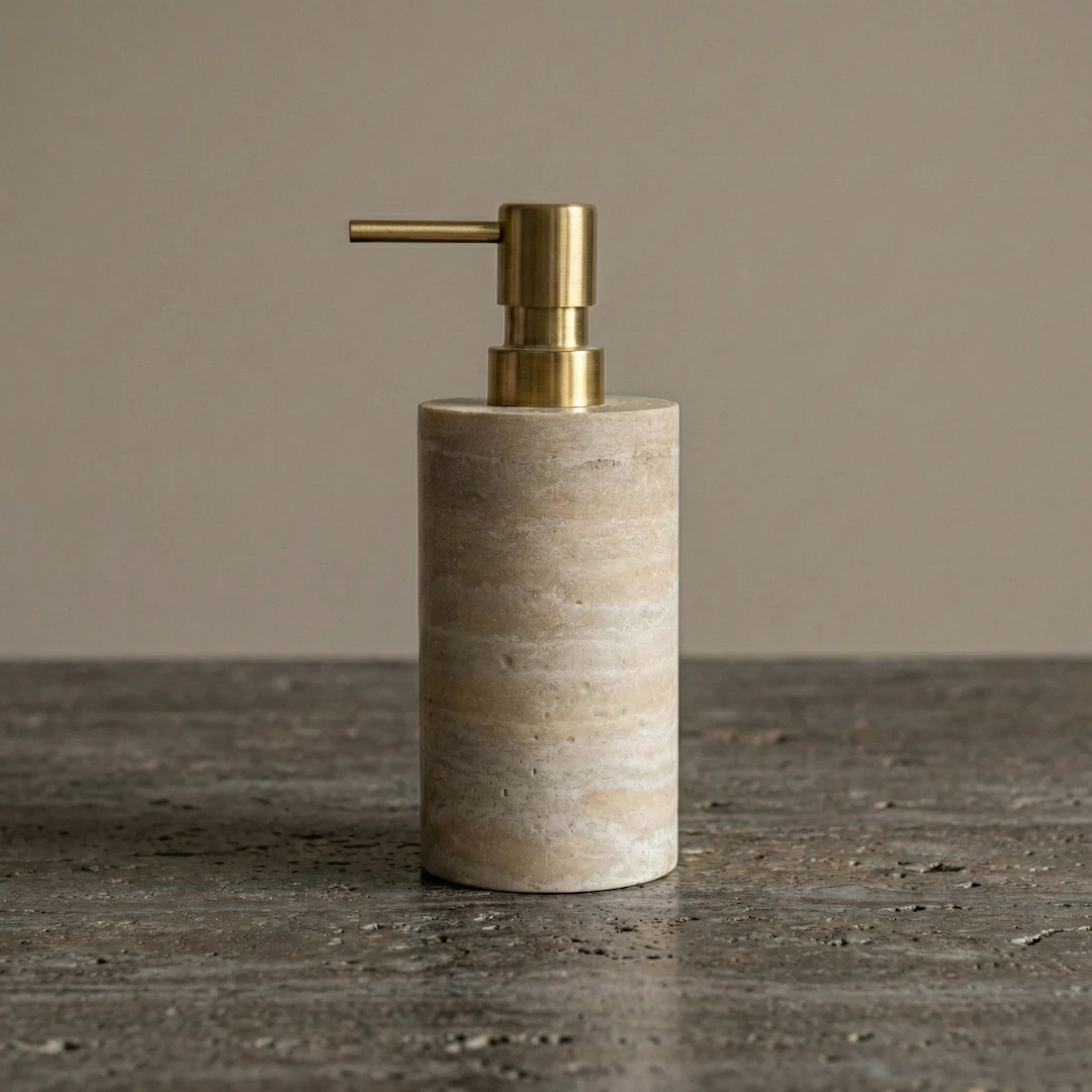 Distributeur de savon rond, travertin beige & Pompe Dorée Brossée
